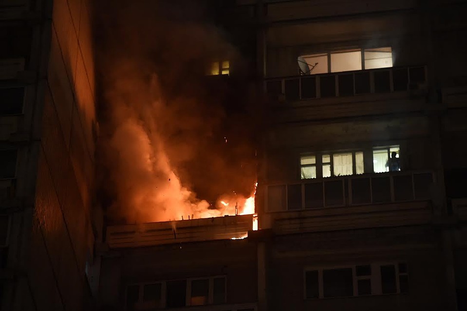 Горит квартира в бывшем доме ЦК ВЛКСМ