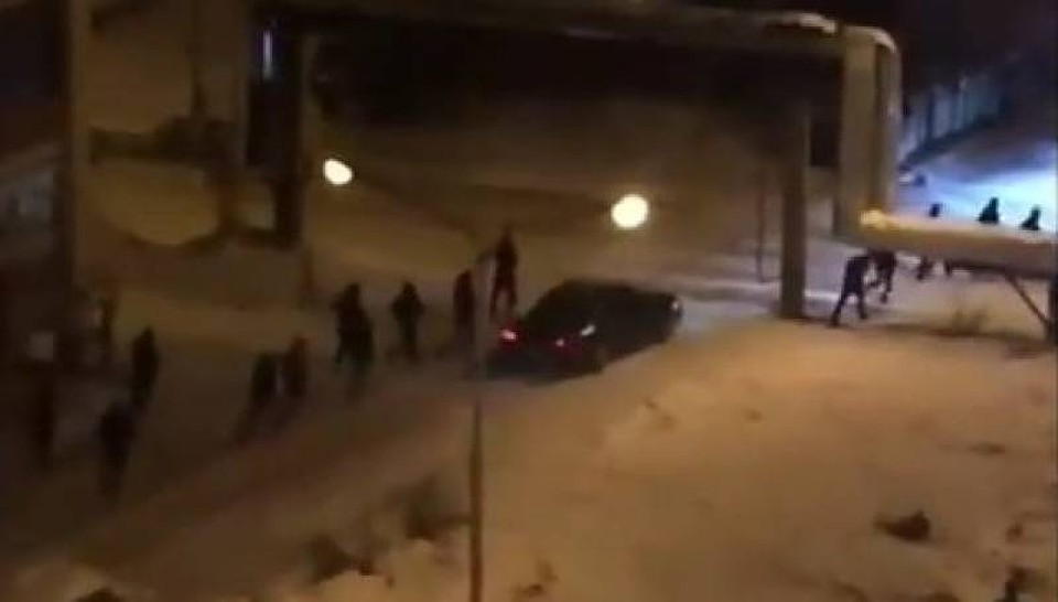Массовая драка чуть не произошла из-за конфликта двух человек.