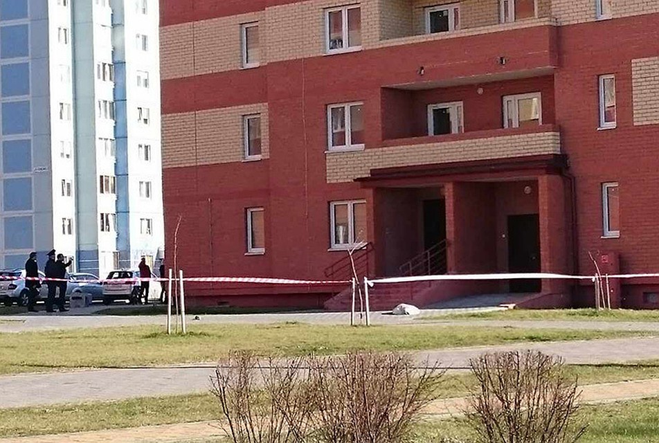 Девушка сорвалась вниз на глазах у очевидцев, предотвратить падение не успели. Фото: соцсети.