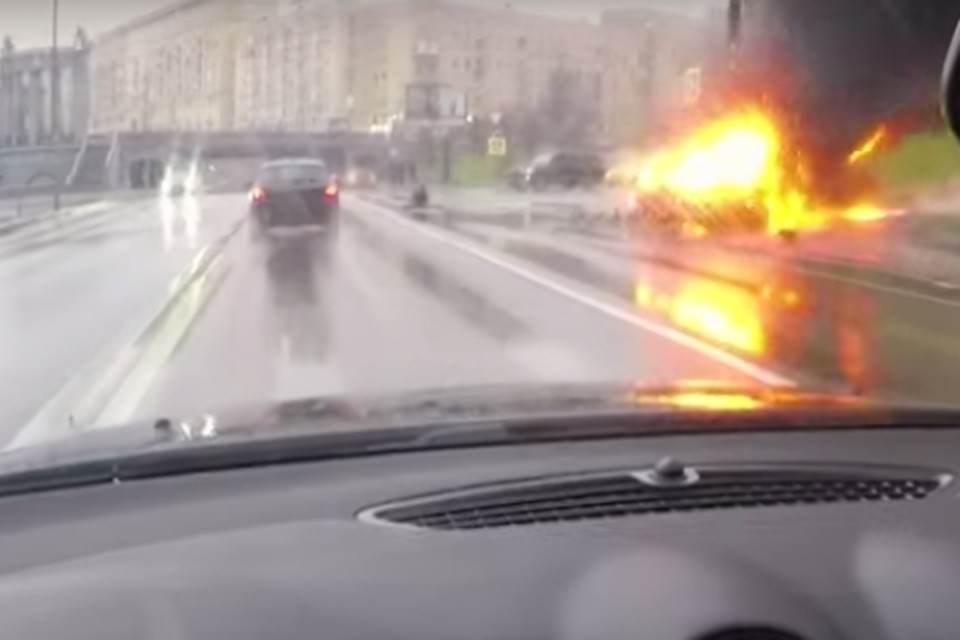 Попал на видео сгоревший "Мазератти".