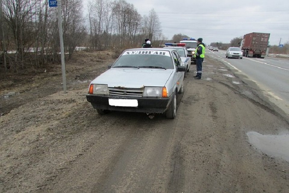 Сотрудники ГИБДД обнаружили транспортное средство на автодороге Вологда - Новая Ладога возле поворота в деревню Шулма