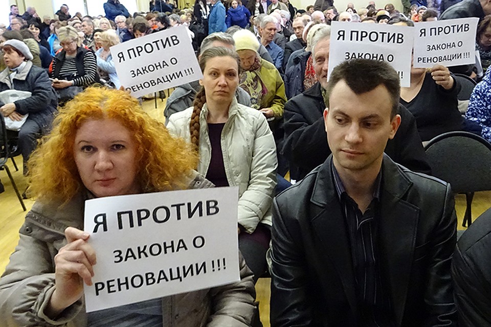 Актовый зал Шуваловской гимназии, где проходила встреча, был полон