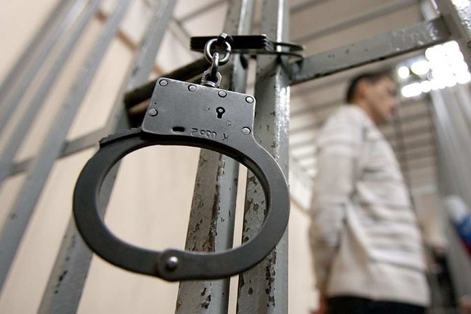 Мужчин приговорили к срокам от 2 до 3,9 лет колонии общего режима.