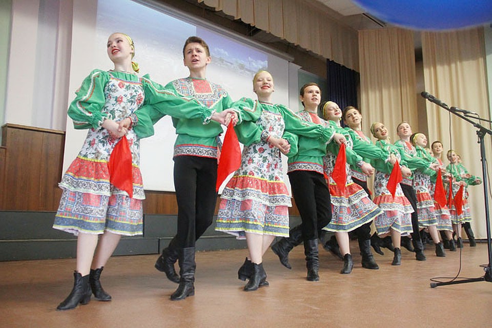 Ансамбль танца из ДК им. Чкалова.