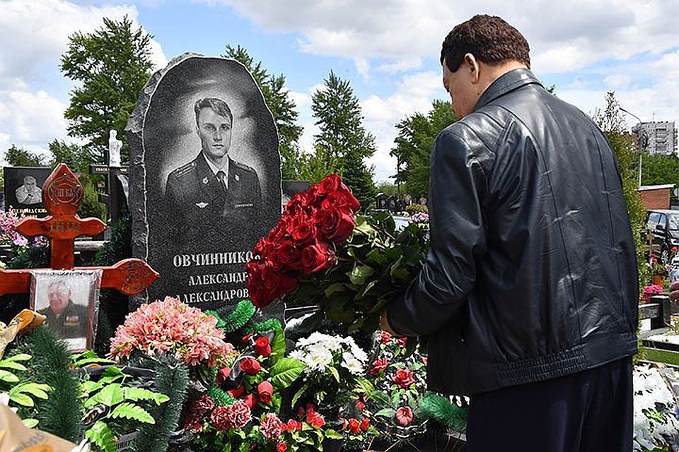 Иосиф Давыдович побывал на могиле своего старого боевого друга - генерал-полковника Александра Овчинникова