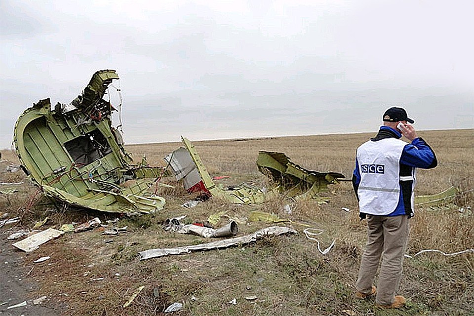2014 год, сотрудники ОБСЕ на месте крушения "Боинга".