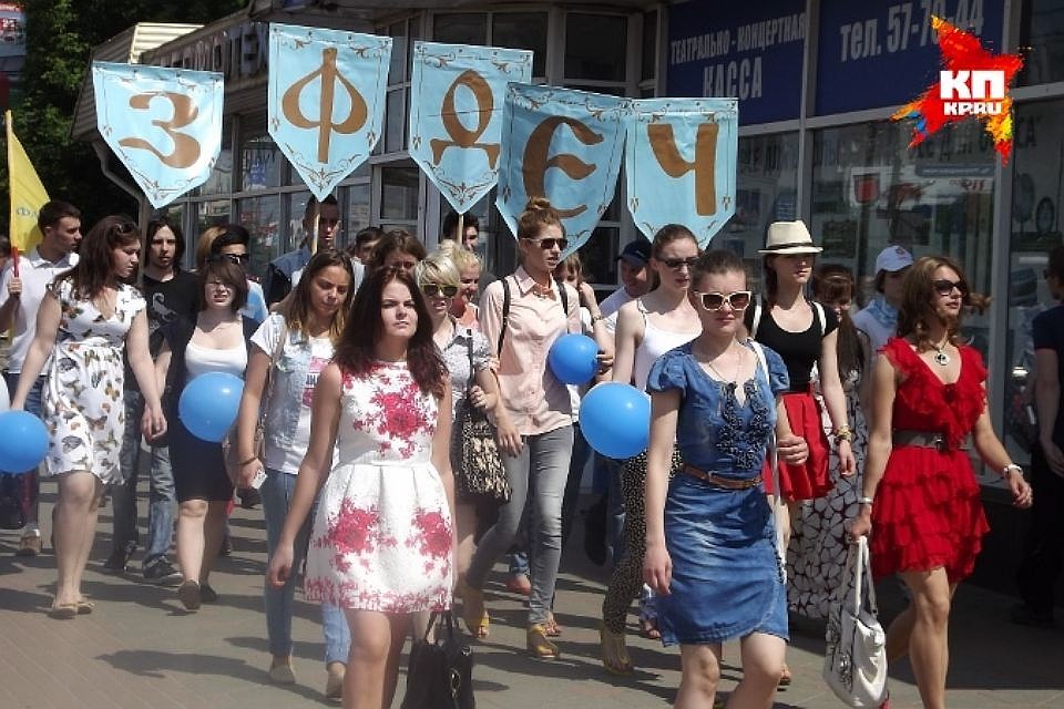 В настоящее время в вузе обучается около 10 тысяч студентов