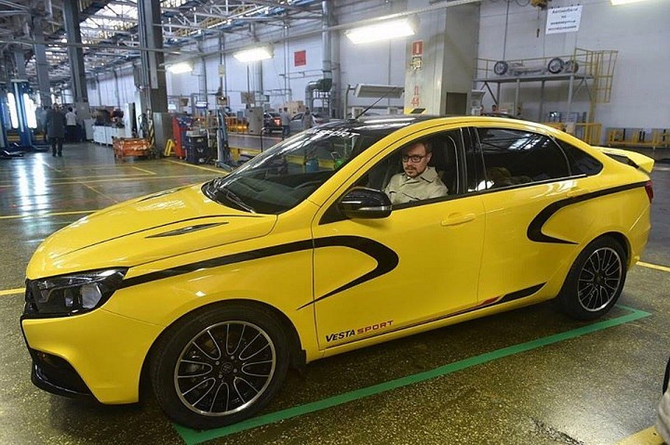 Постпредство руководителя Удмуртии в столице реализует служебные Ауди A6 и Ауди A8L