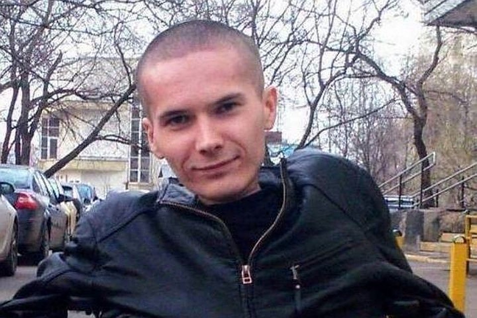28-летней парень, прикованный к инвалидной коляске, был осужден за "разбой" и кражу мотороллера
