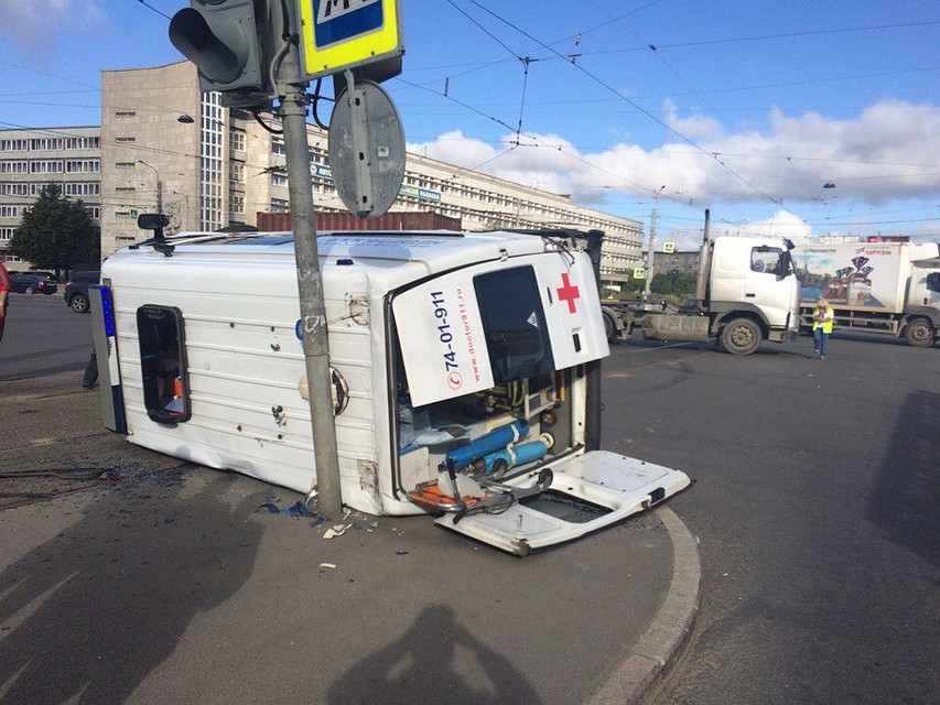 Фото: "ДТП и ЧП | Санкт-Петербург" ВКонтакте