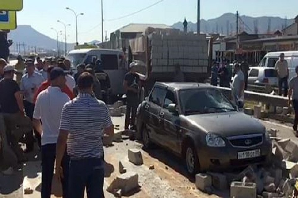 В Дагестане в ДТП пострадали 10 человек В Дагестане в ДТП пострадали 10 человек