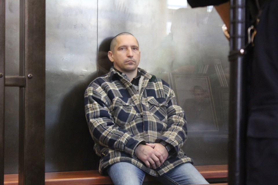 В этой позе Сергей Егоров проводит все судебные заседания
