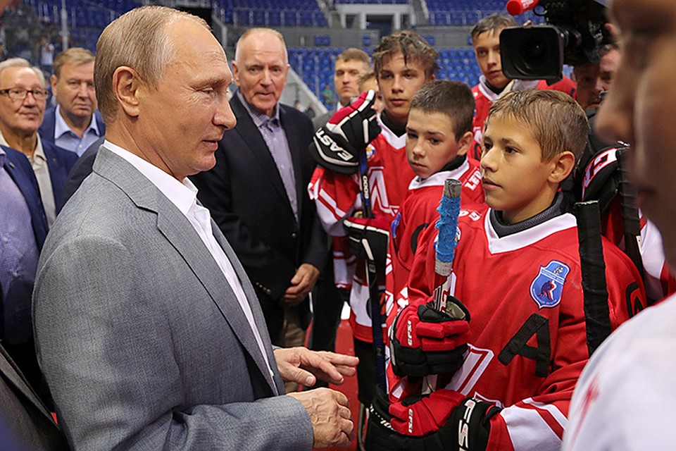 Владимир Путин встретился встретился с хоккеистами — участниками суперсерии СССР — Канада 1972 г. Владимир Путин встретился встретился с хоккеистами — участниками суперсерии СССР — Канада 1972 г.