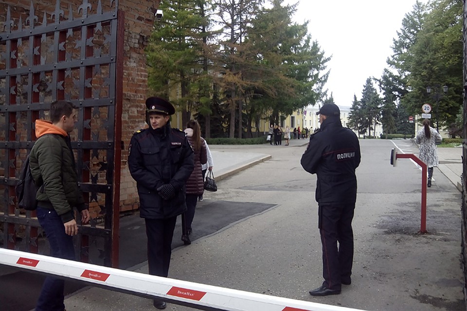 В Нижнем Новгороде 2 октября 2017 года поступили десятки сообщений о минировании школ, Кремля, аэропорта.