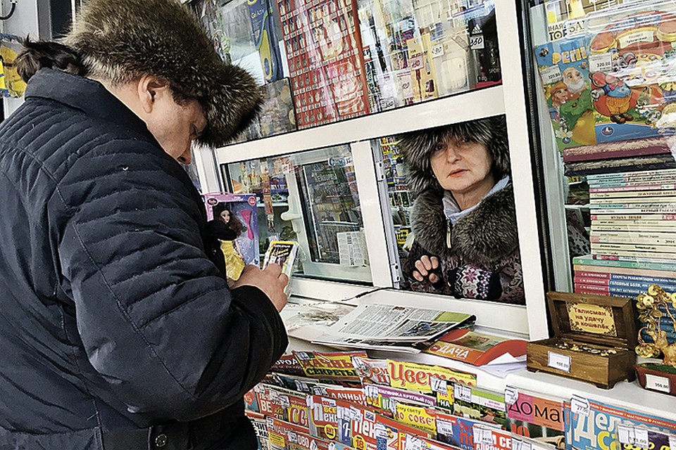 Распространители считают, что толкучке способствуют не их ларьки, а узкие входы в вестибюли и недостаток эскалаторов