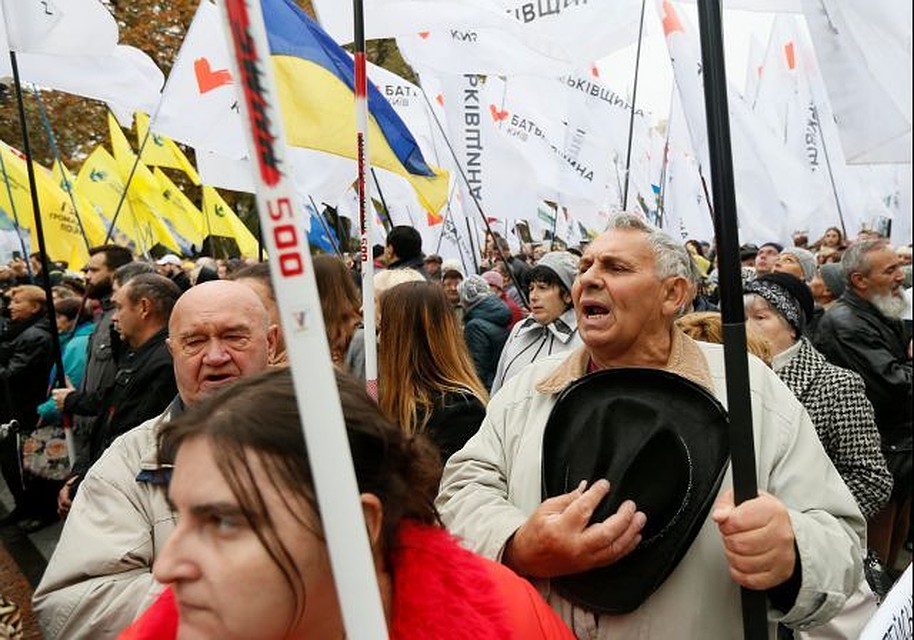 Из-за акции протеста в Киеве несколько тыс. полицейских перекрыли государственный квартал
