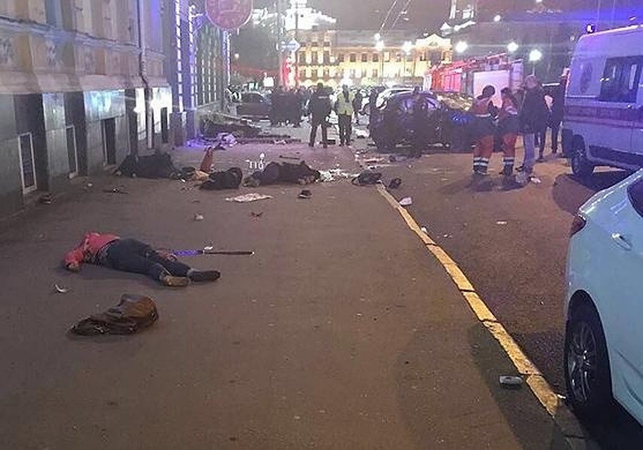 В ДТП с участием двух машин погибли 5 пешеходов. Фото: полиция Харькова