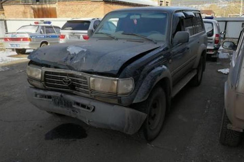 ДТП в Иркутской области: водитель автомобиля Toyota Land Cruiser насмерть сбил женщину и скрылся