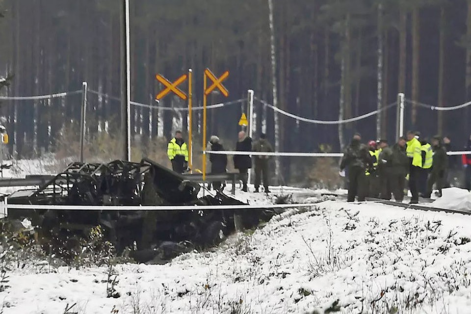 В Финляндии четверо погибли при столкновении поезда с военной машиной В Финляндии четверо погибли при столкновении поезда с военной машиной