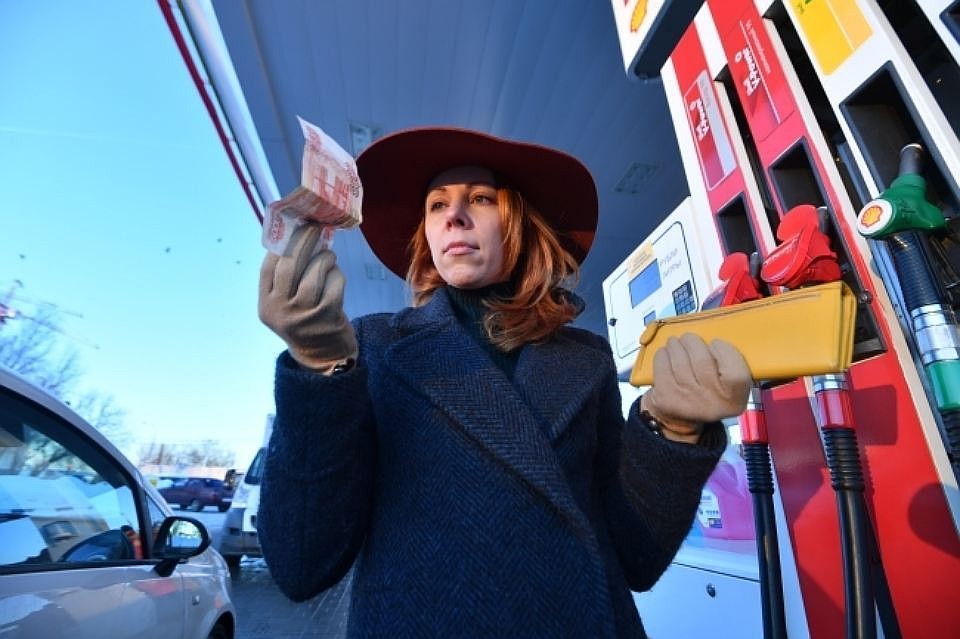 Главная причина скачка оптовых цен - прекращение работы одной из установок на Московском нефтеперерабатывающем заводе.