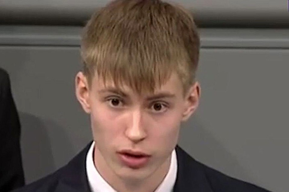 Что поделаешь - ну, не оказалось рядом с парнем умных взрослых, наших, прежде всего, но и немецкие организаторы этого действа могли бы подсуетиться, подсказать