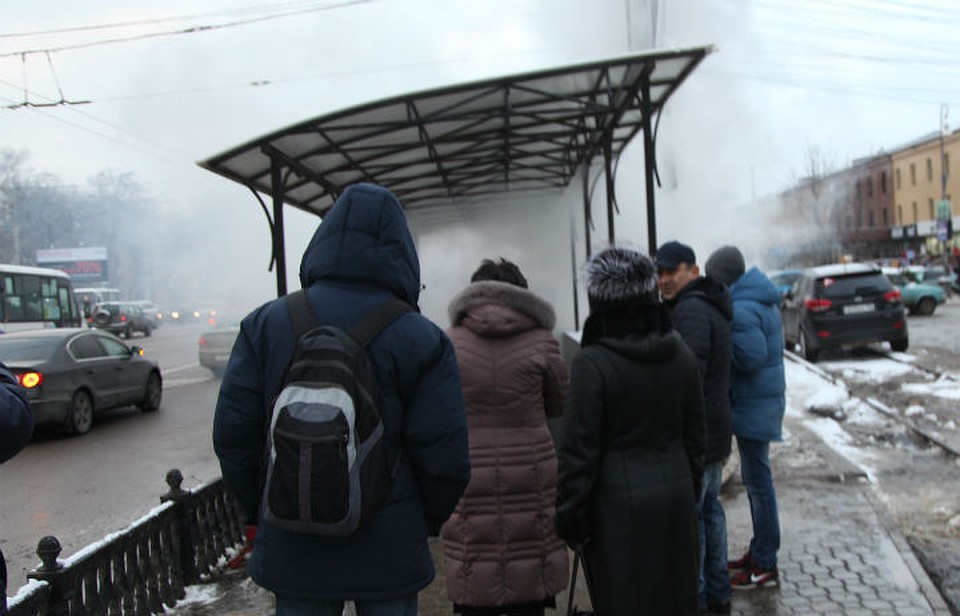 У входа в переход собралась толпа.