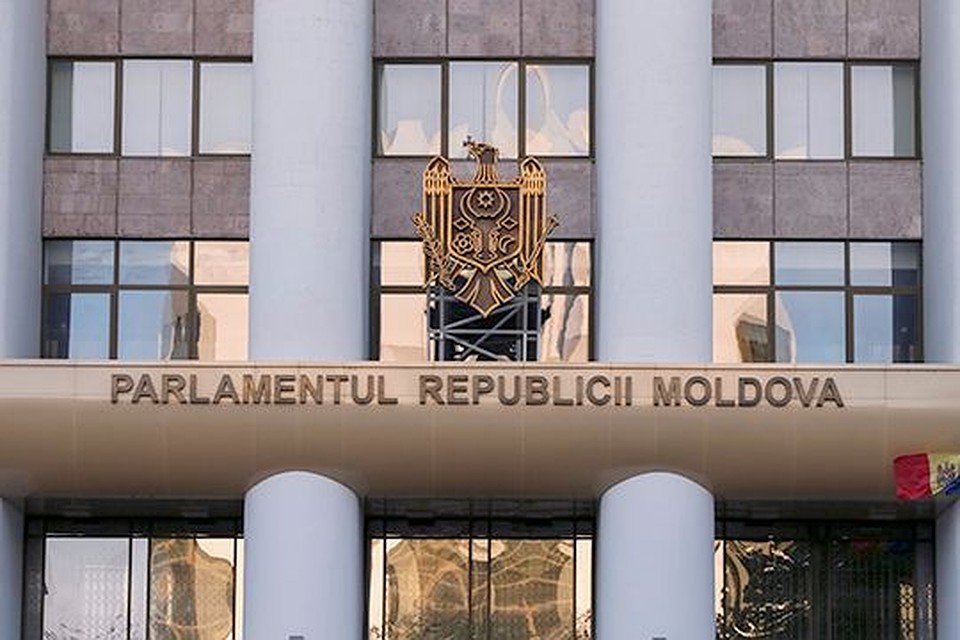 Парламент Молдавии одобрил запрет российских информационно-аналитических передач