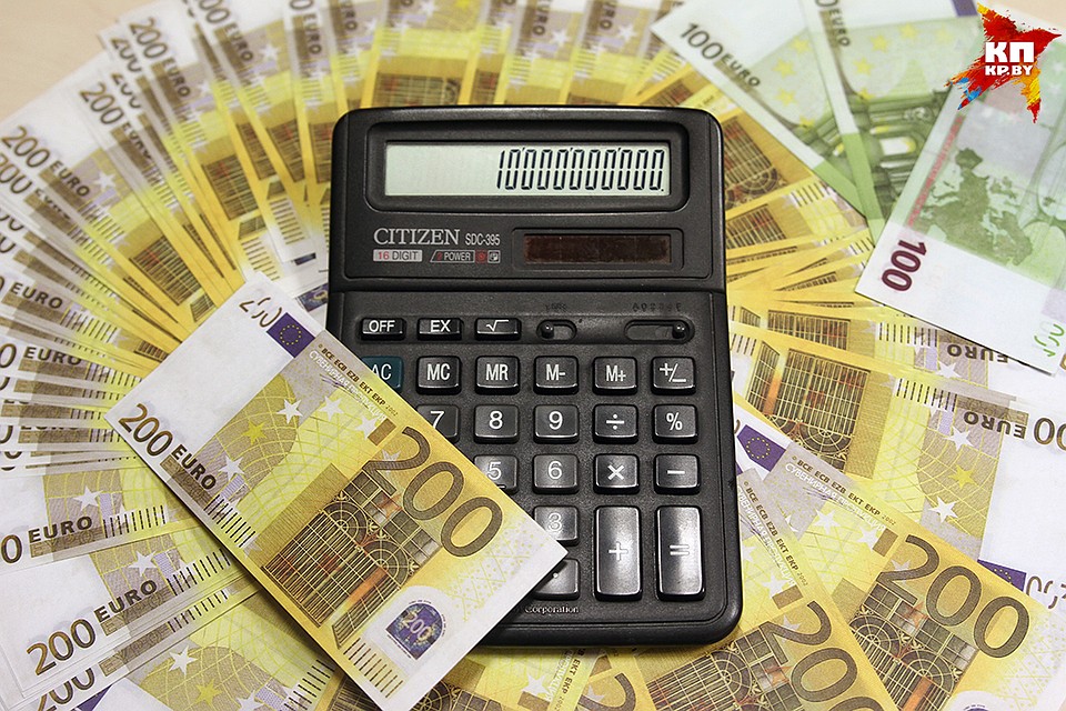 По итогам торгов курсы доллара, евро и российского рубля снизились.