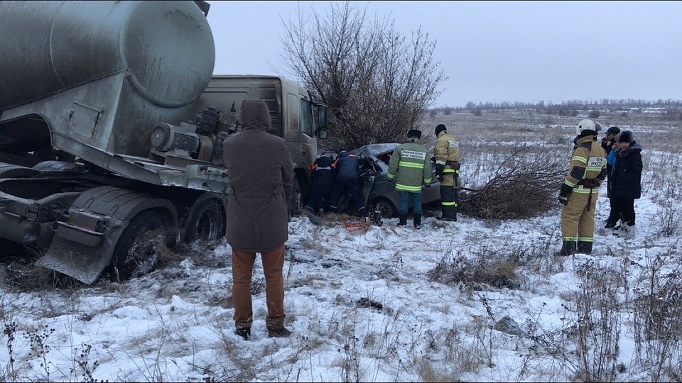 В тройном столкновении на трассе погибла женщина-водитель В тройном столкновении на трассе погибла женщина-водитель