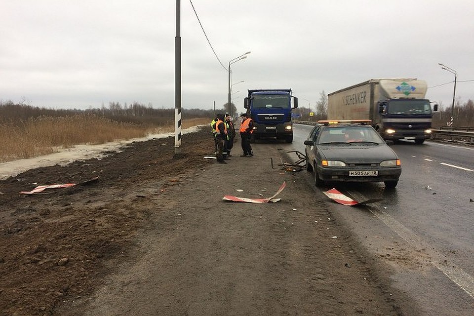 Легковушка тоже пострадала в аварии Фото: УГИБДД РФ по Тверской области