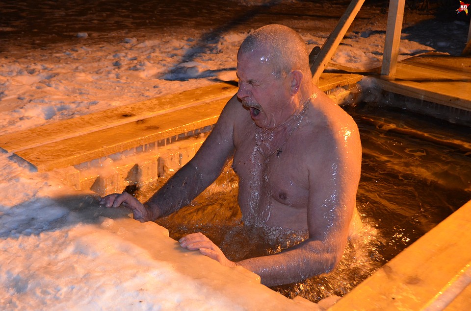По словам тамбовчан, на купание в ледяной воде настраивает Бог