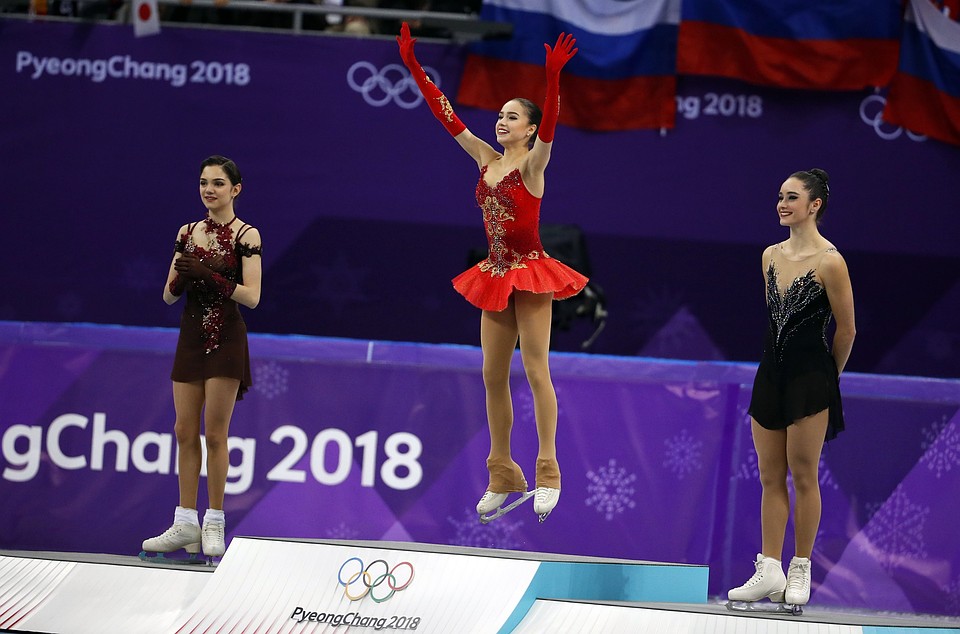 На первых двух строчках в фигурном катании среди женщин - россиянки Загитова и Медведева.