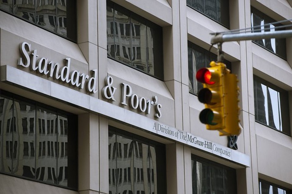 Международное рейтинговое агентство Standard & Poor's Global Ratings повысило долгосрочный рейтинг России