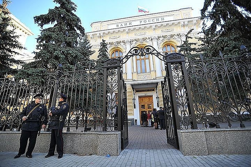 ЦБ: Прибыль российского банковского сектора в январе-феврале снизилась на 16%