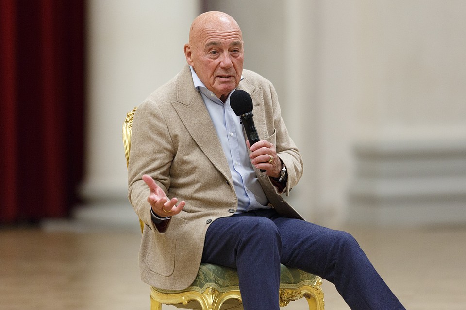Телеведущий Владимир Познер