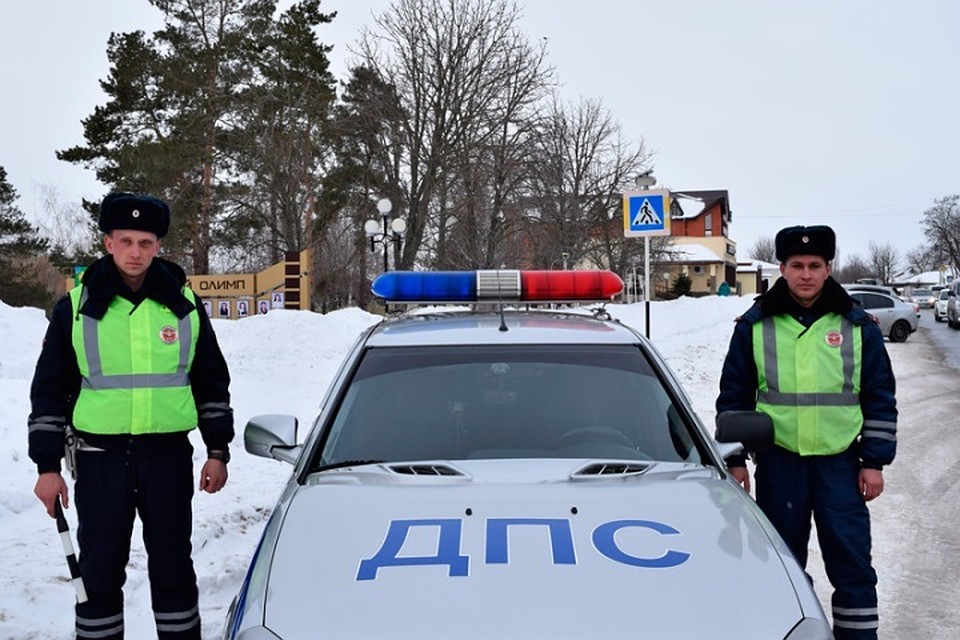 Автоинспекторы помогли потерявшемуся малышу