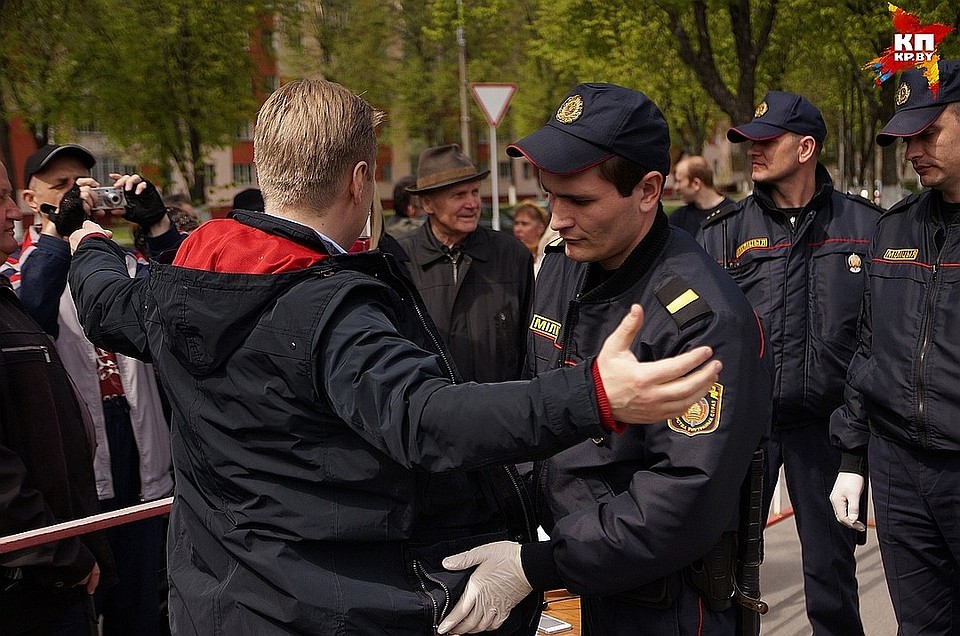 Милиция предупредила о досмотре участников праздника в честь 100-летия БНР у Оперного театра в Минске