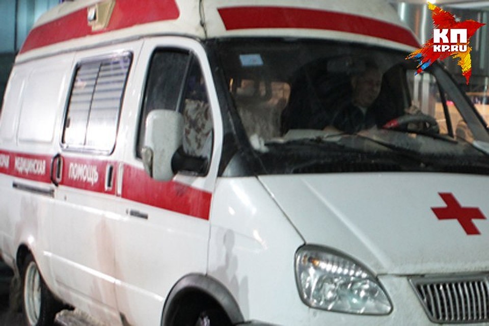 Полицейские проводят проверку по факту автоаварии.