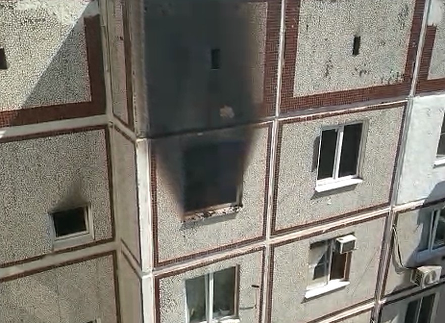 Вот так выглядят окна в квартиру после пожара. Фото: ГУ МЧС России по Краснодарскому краю