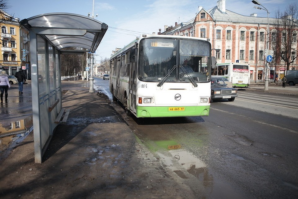 В Пскове на Пасху организуют дополнительные рейсы автобусов на кладбища.