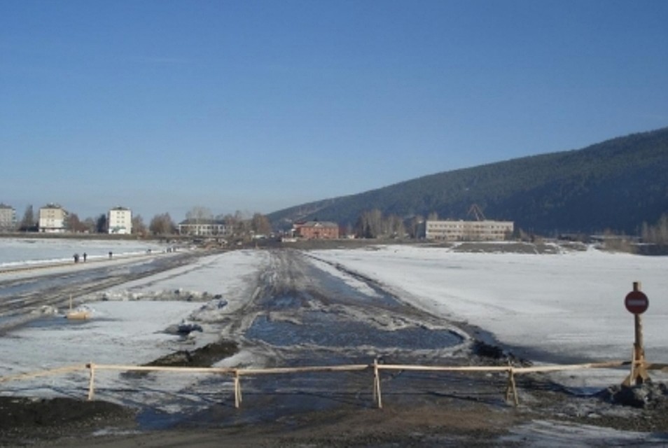 Дорогу в Черемховском районе подтопило талыми водами. Фото: пресс-служба ГУ МЧС по Иркутской области