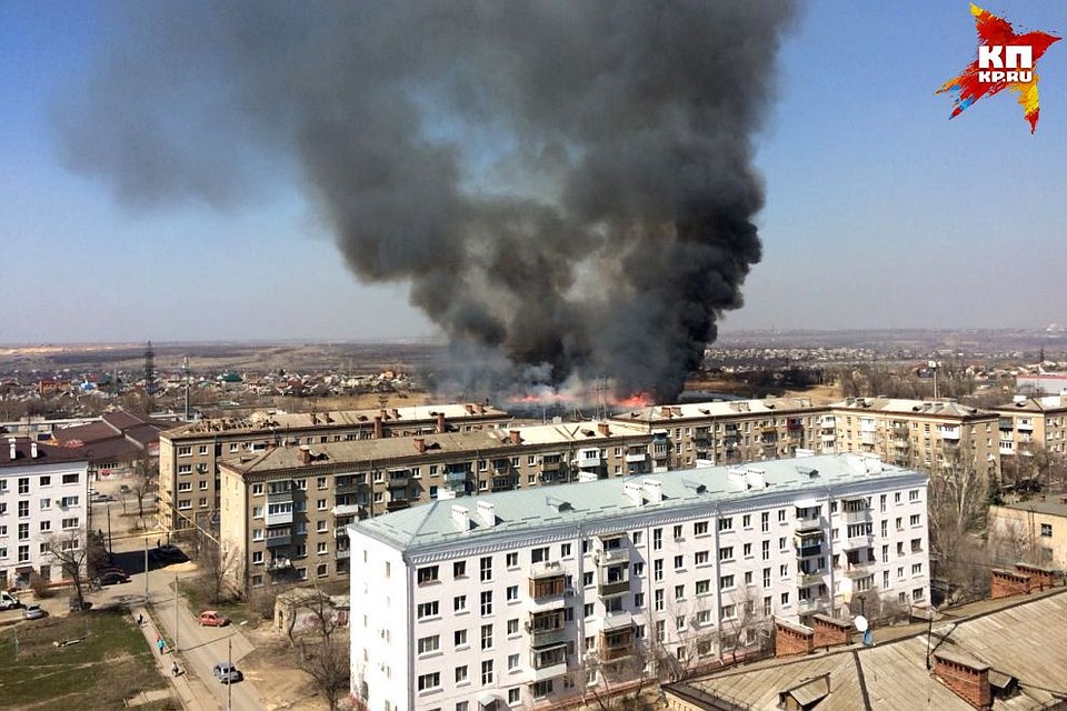 Пожар видно издалека.