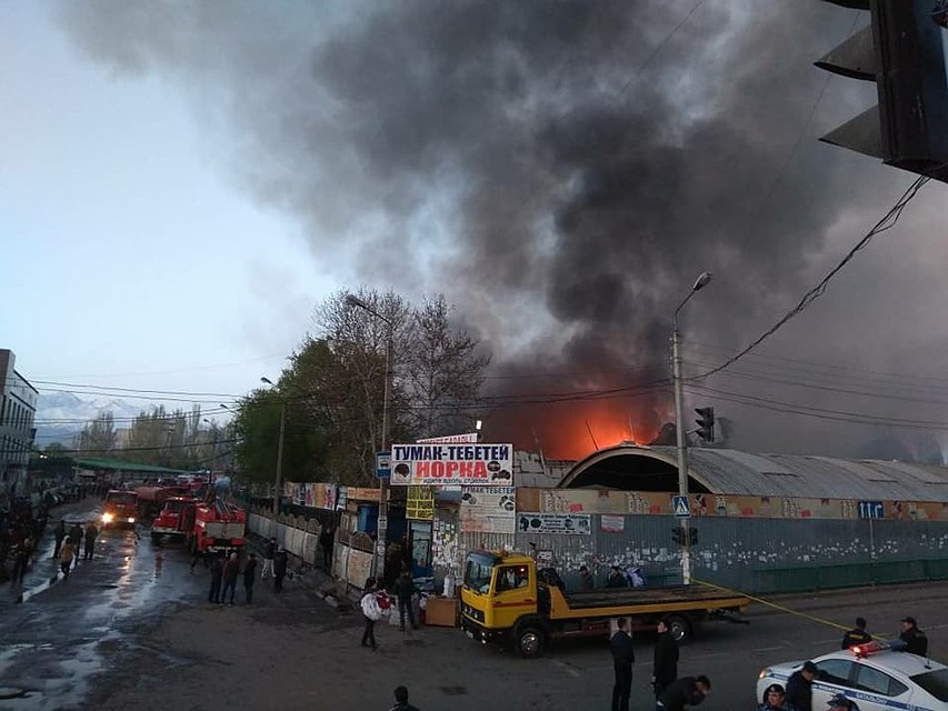 Пожар начался ранним утром