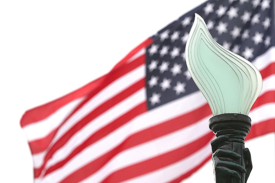 Депутаты Госдумы разрабатывают ответные меры на санкционное давление США.