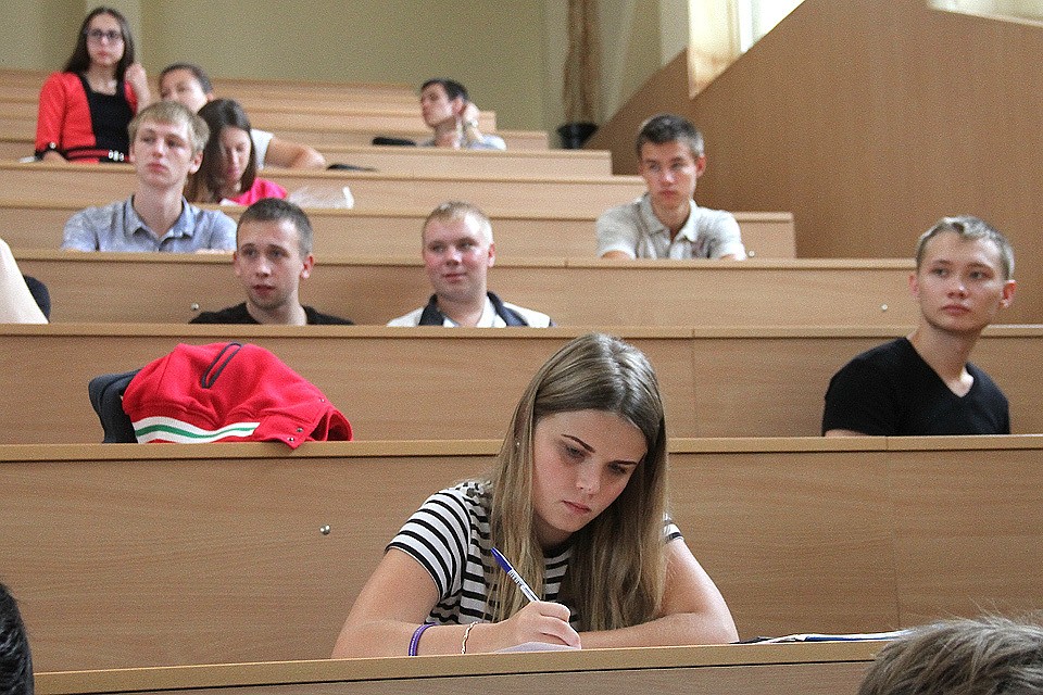 Депутаты задумались об обязательной "отработке" на государство для студентов-бюджетников.