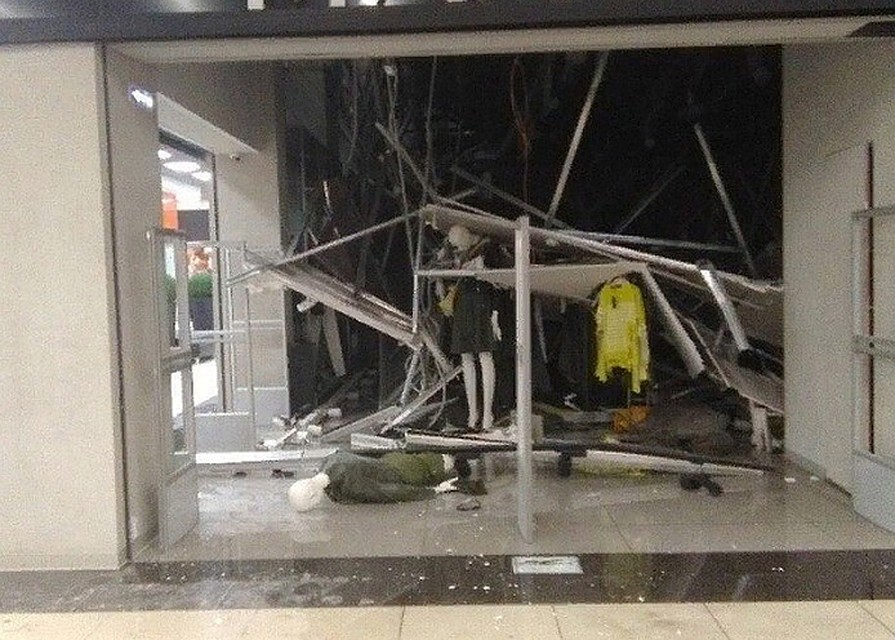 Под завалами оказалась женщина.
