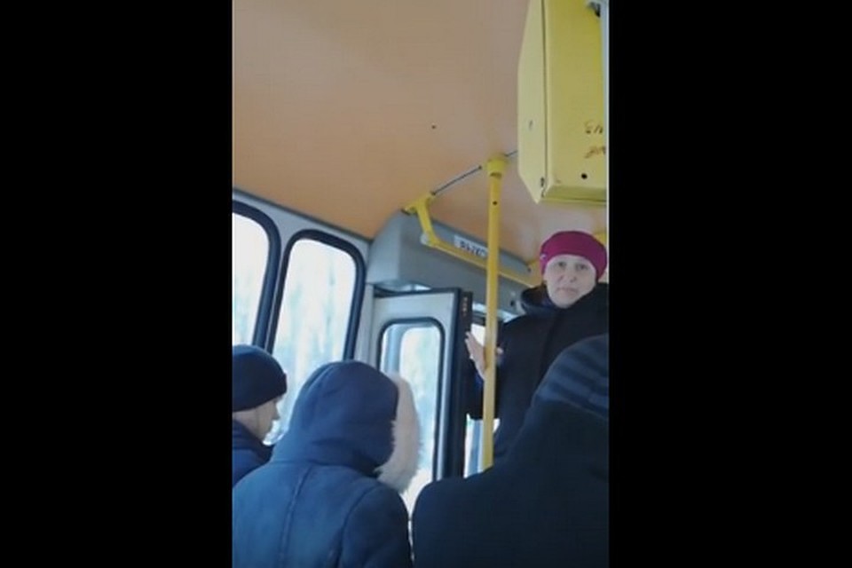 Водитель требовал от несговорчивой пассажирки показать транспортную карту