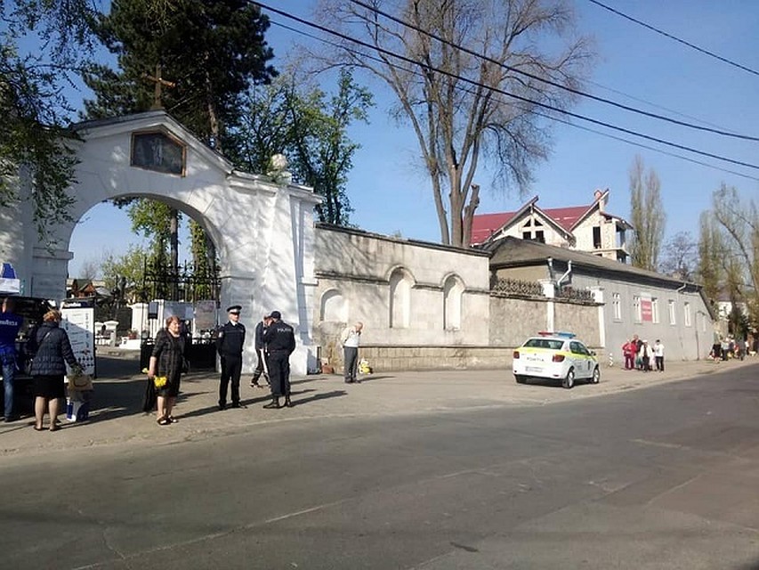 В понедельник ожидается большой наплыв граждан, желающих посетить могилы родственников и близких