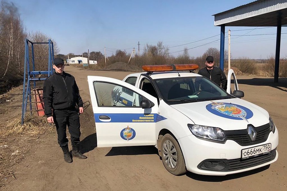 Охранники будут сторожить полигон круглосуточно.