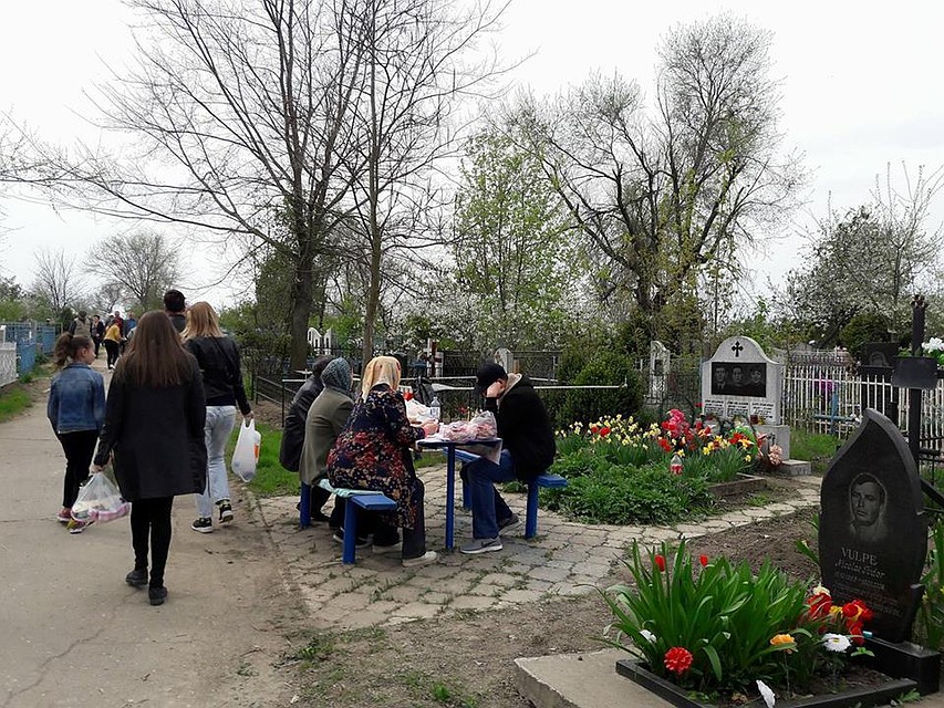 Чуть ли не в каждой второй могиле на кладбищах страны похоронены молодые люди